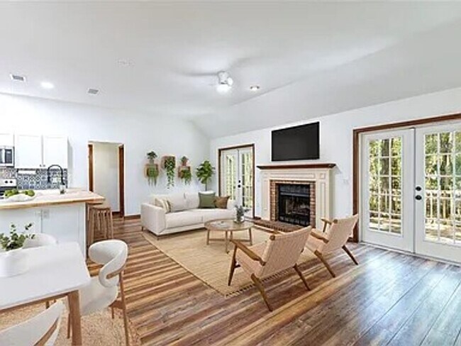 Building Photo - 3/2 : Nestled in the highly desirable Haile Plantation community