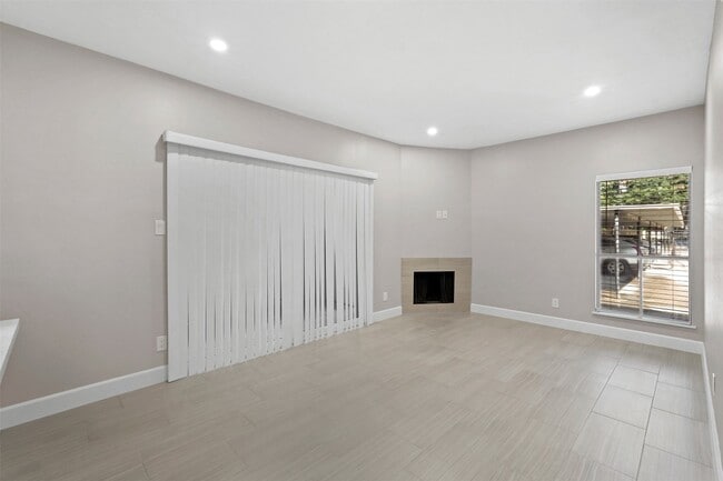 Building Photo - 2300 Augusta Dr