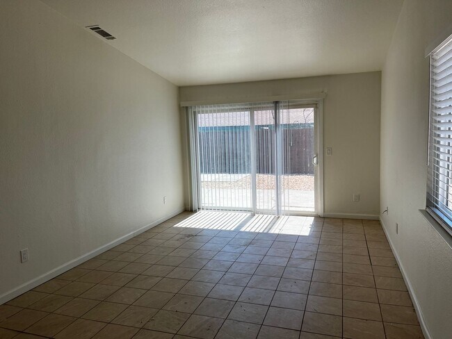 Building Photo - Newly Renovated 2 Bedroom , 1 Bath, 1600 S...