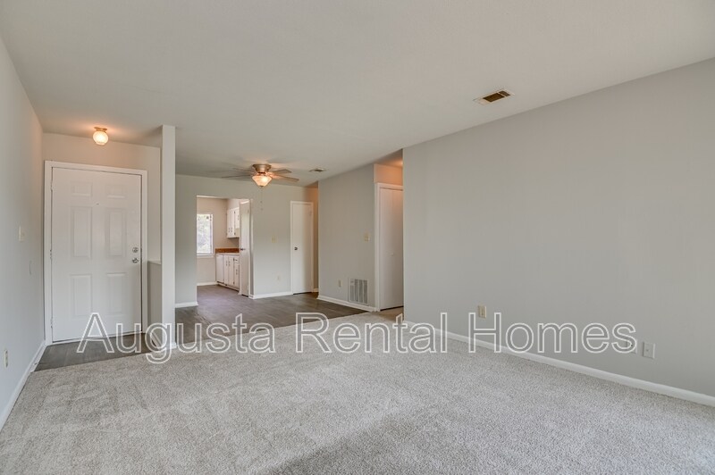 Foto principal - 3002D Strickland Court