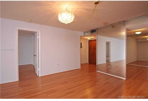 Building Photo - 9124 Collins Ave