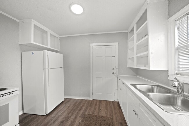 Foto del edificio - 1721 W 5th St