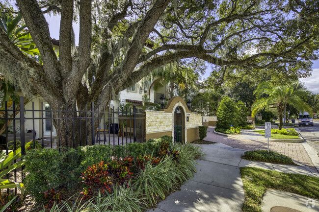 3834 W Platt Ave Tampa, FL 33609 - Maddalena Townhomes