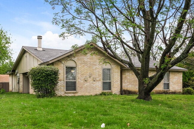 Building Photo - 1201 Canyon Oaks Dr