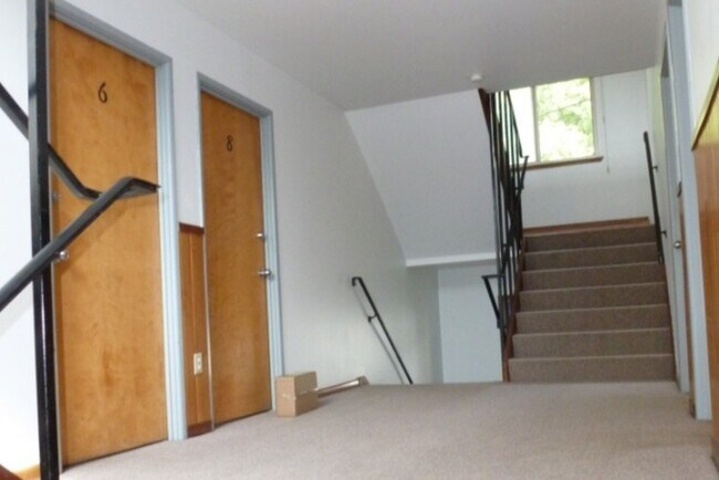 hallway - 135 Kedzie St