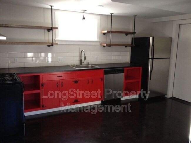 Foto del edificio - 3975 NE Mallory Ave