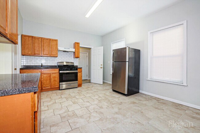 Foto del edificio - 120 Claremont Ave