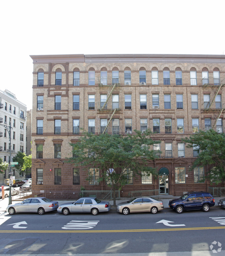 Building Photo - 520 Manhattan Ave