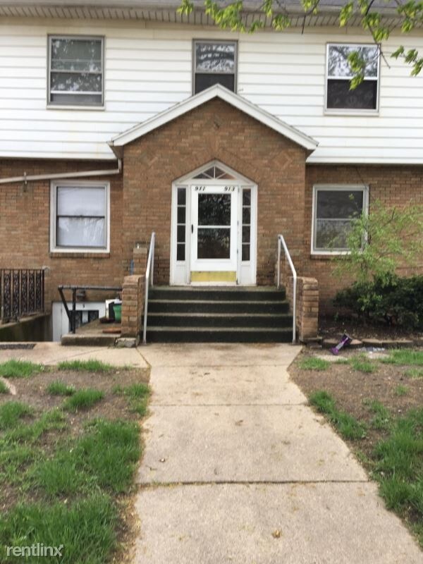 Primary Photo - 913 W South St