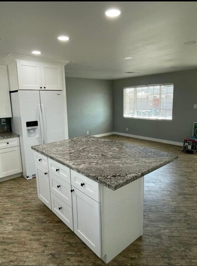 Foto del edificio - 6825 E Earll Dr