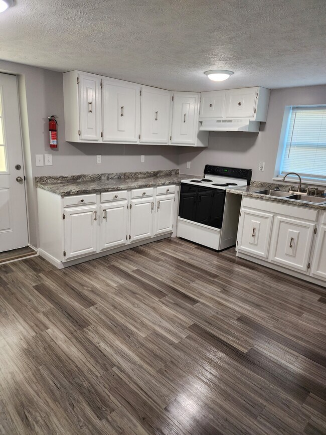 Kitchen - 5243 Highland Rd