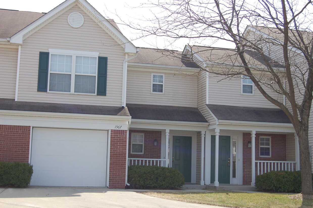 Brookfield Townhomes Apartments at 15431578 Brookfield Cir Franklin