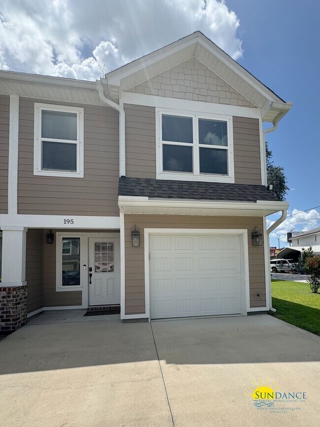 Building Photo - 195 Ellis Ave