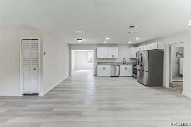 Building Photo - 6560 N Pagoda Tree Terrace