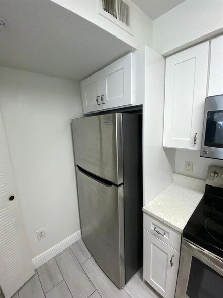 Building Photo - 2206 Antigua Pl