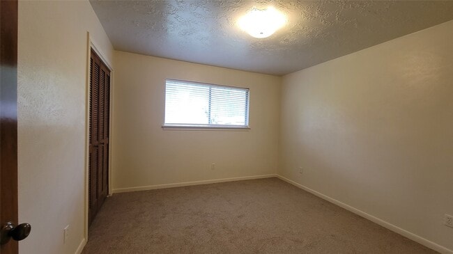 Foto del edificio - 1701 Rebecca Ln