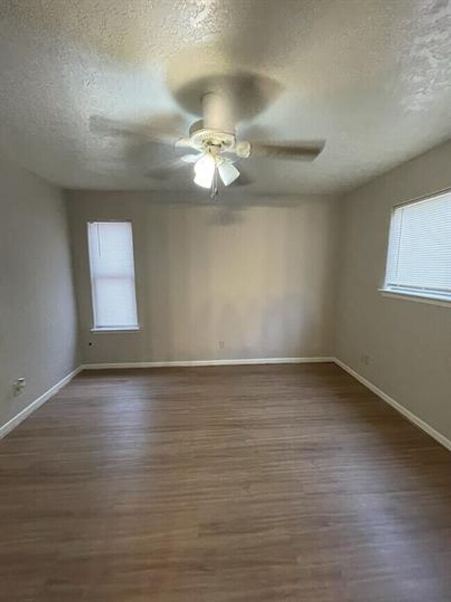 Foto del edificio - 296 Friendship Ln