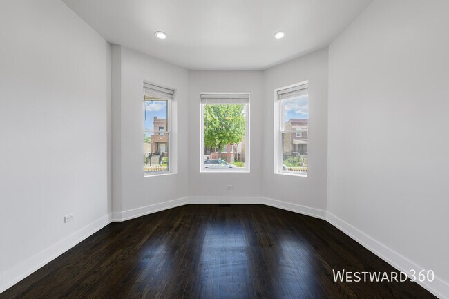 Foto del edificio - 946 N Drake Ave