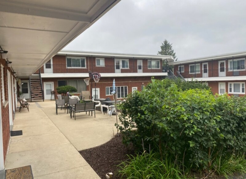 10700 S Roberts Rd Unit 13, Palos Hills, IL 60465 Room for Rent in