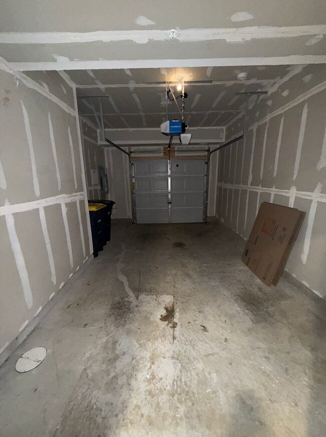 One-car garage - 2719 Pinebrook Rd