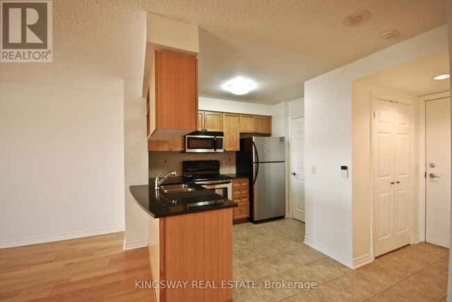 Photo du bâtiment - 2391 Central Park Dr