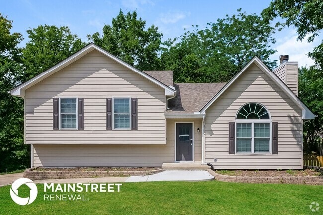 Building Photo - 1500 NE Whitestone Dr