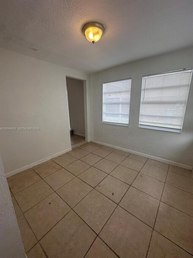 Building Photo - 2837 NW 9th Ct