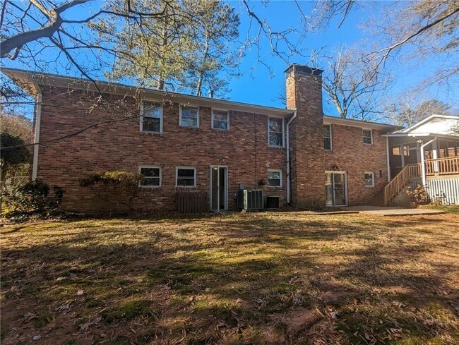 Building Photo - 1900 Chancery Ln