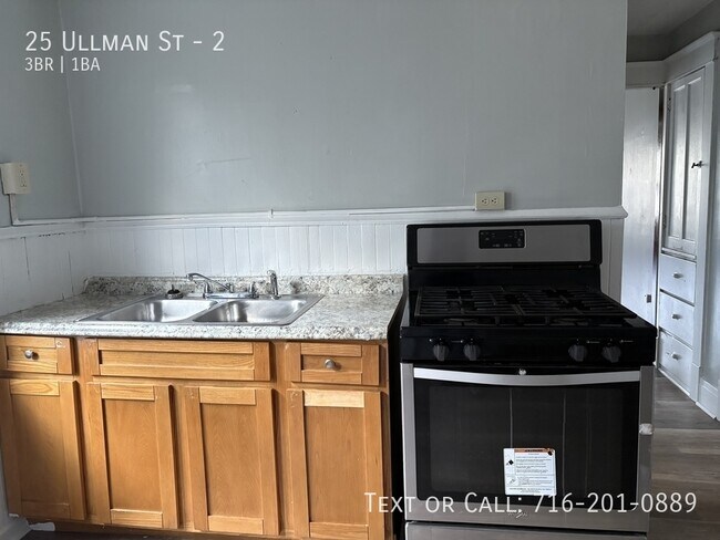 Building Photo - 25 Ullman St