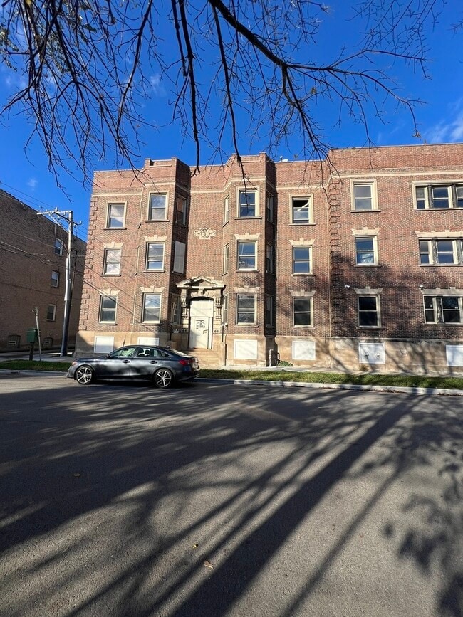 Building Photo - 64 E 50th St