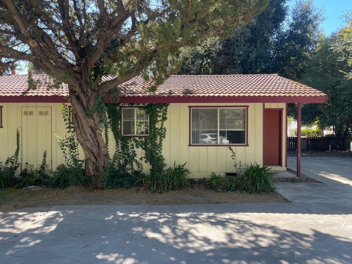 Primary Photo - 8865 Amapoa Ave