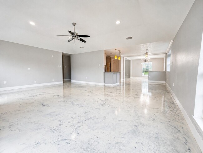 Foto del edificio - 15719 Red Springs Dr