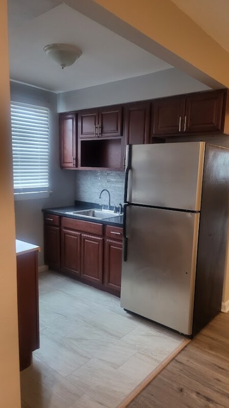 Foto principal - 8304-8306 Pickering Ave