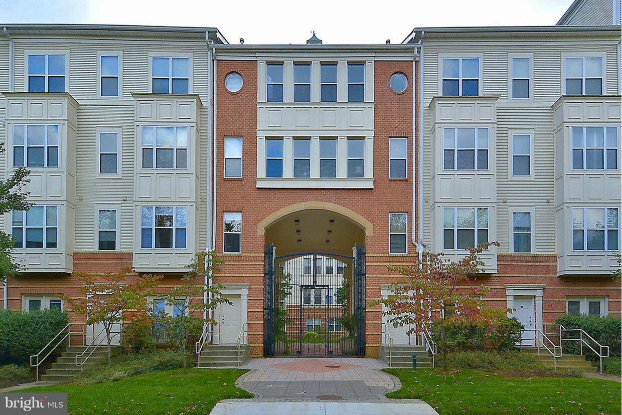 2765 Centerboro Dr Unit 448, Vienna, VA 22181 Condo for Rent in