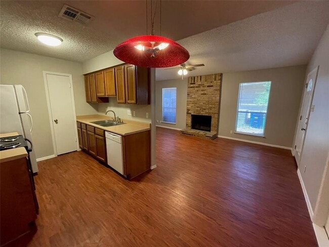 Building Photo - 7214 Lilac Ln