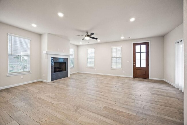 Foto del edificio - 1721 W Whitney Ln