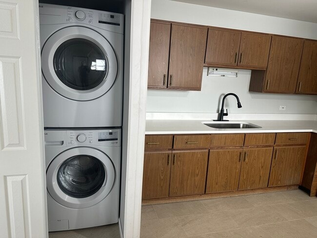 Building Photo - 440 E Jefferson St