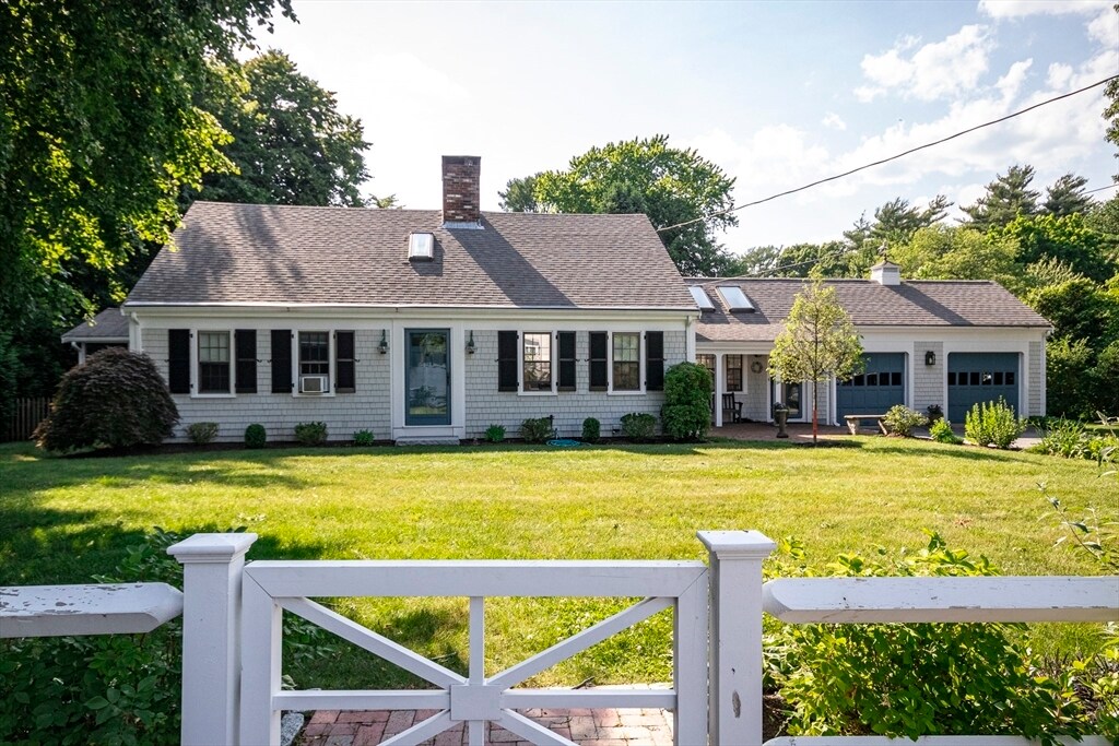 Primary Photo - 14 Mayflower Ave