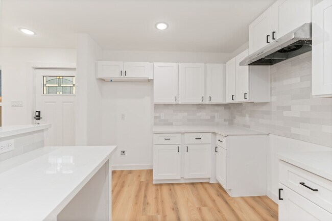 Building Photo - 7652 Fawnridge Dr