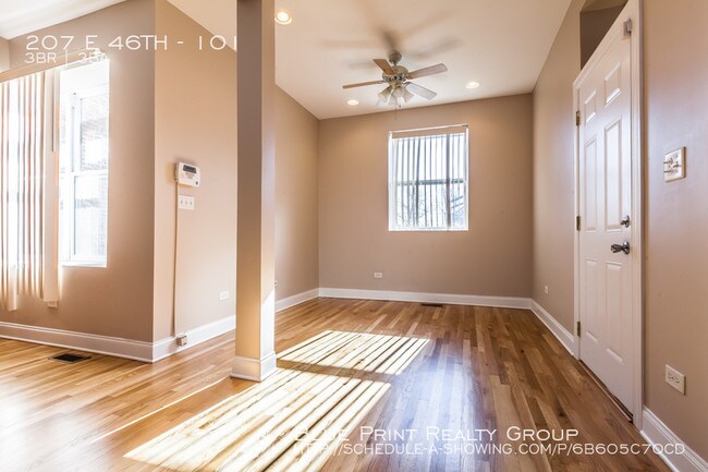 Foto del edificio - 3 BEDROOM 2.5 BATHROOM DUPLEX DOWN