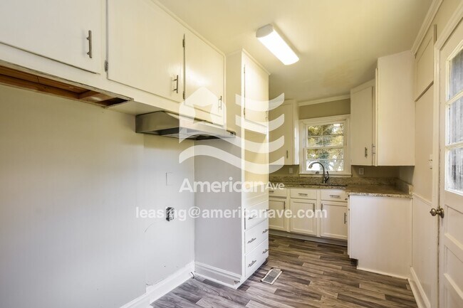 Foto del edificio - 1810 College St SE