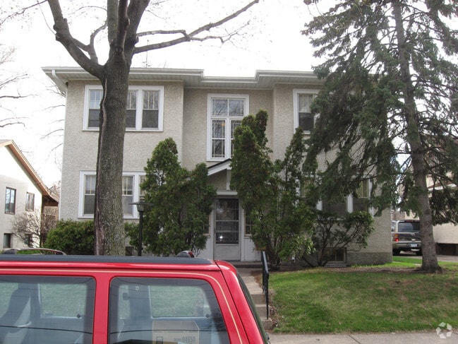 Building Photo - 404 8th St SE