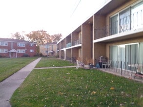 Building Photo - 5818 107th Ct Way