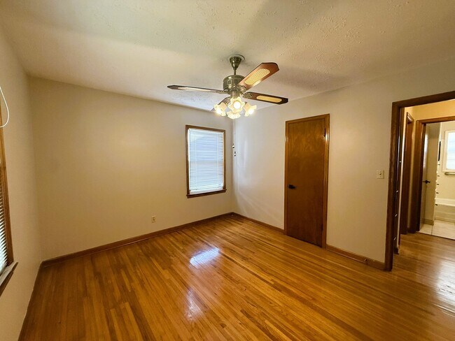 Foto del edificio - 5913 E Bellaire Ave