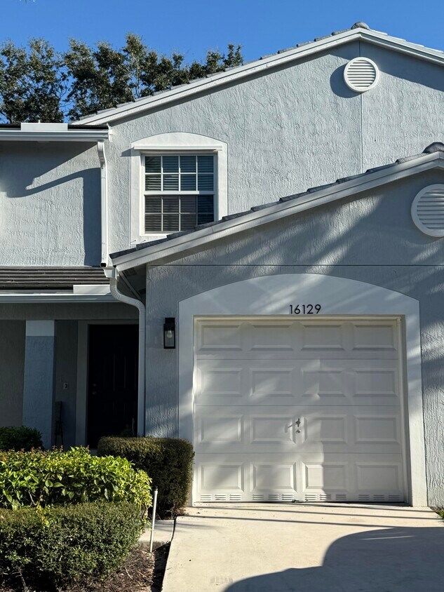 Foto principal - 16129 Sierra Palms Dr