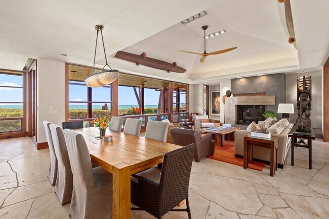 Foto del edificio - Beachfront Villa with Private Pool & Gym