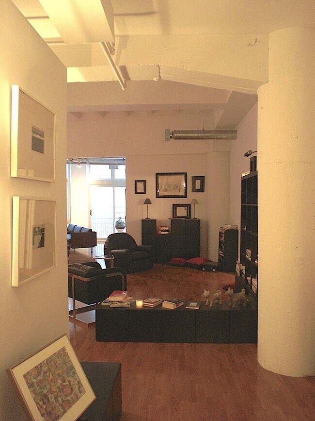 Foto del edificio - 1225 W Morse Ave