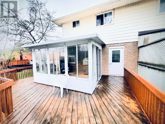 Photo du bâtiment - 4433 Meadowvale Dr