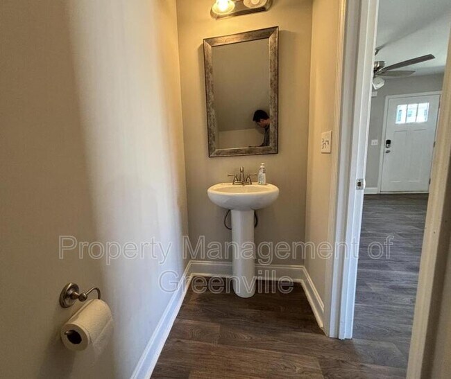 Foto del edificio - 121 Rubin Ave