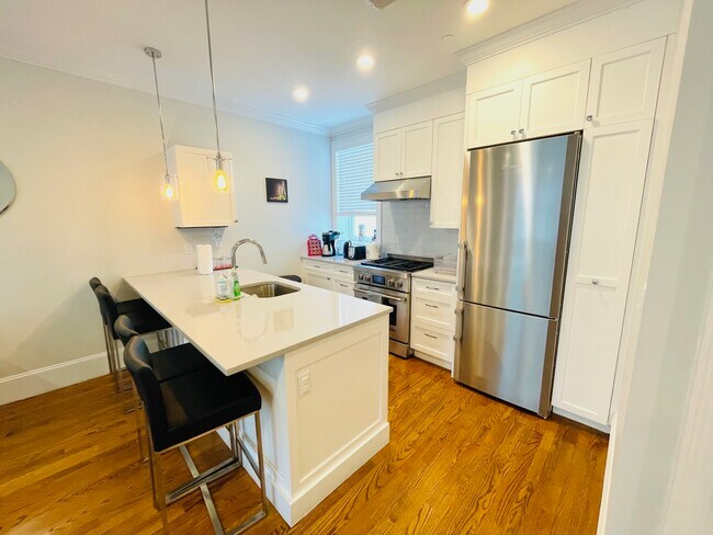 Building Photo - 1248 Beacon St